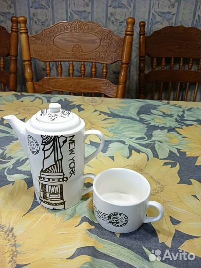 Чайник заварочный с двумя кружками 