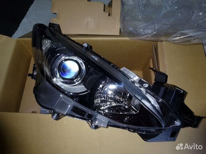 Фара передняя правая Мазда 3 BM 2013