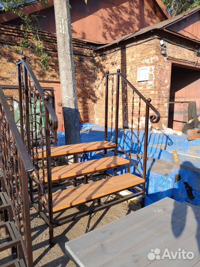 Крыльцо металлическое