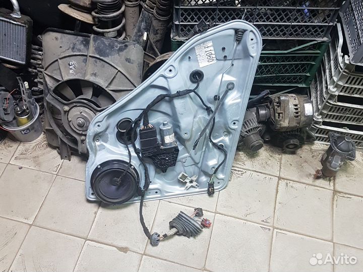 Стеклоподъемник задний VW Passat B5 задний (L)