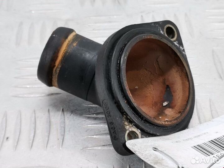 Корпус термостата Audi A4 B5 1998 048121121B