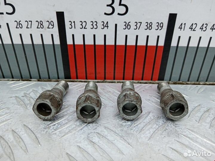 Болт Citroen C3 Picasso 2003 701601139B