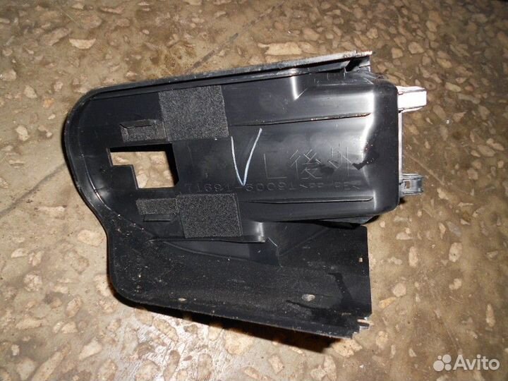 Накладка левая (Lexus LX)