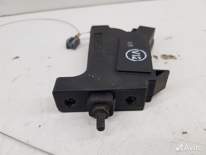 Привод лючка бензобака (Hyundai Equus)