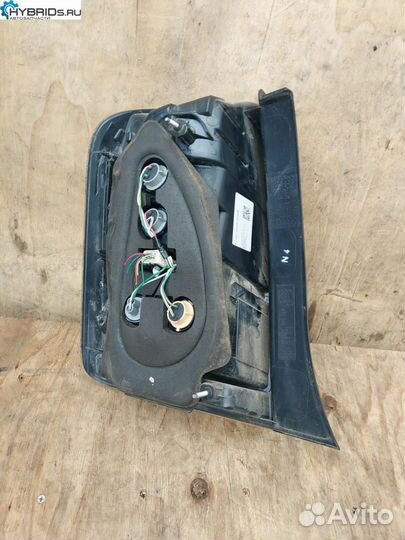 Фонарь задний правый Toyota Prius 2 NHW20 2005