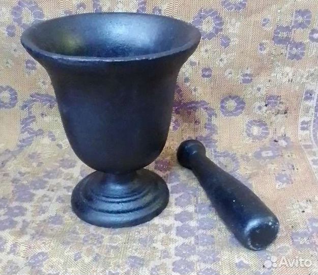 Большая, чугунная ступка с пестиком