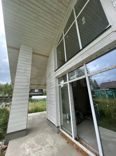 Коттедж 198 м² на участке 8 сот.