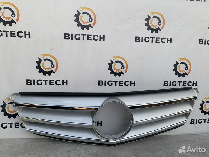 Решетка радиатора Mercedes C W204 A2048800023