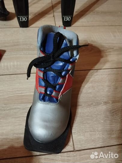 Детские лыжи 130,палки 100,ботинки 31