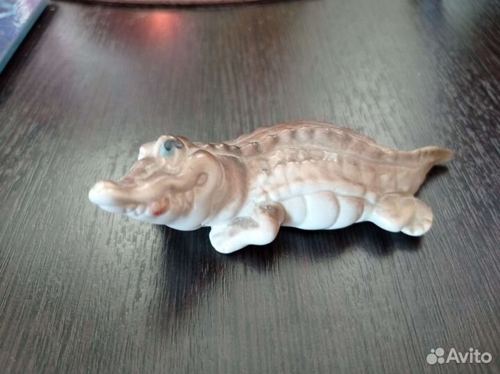 Статуэтка крокодил