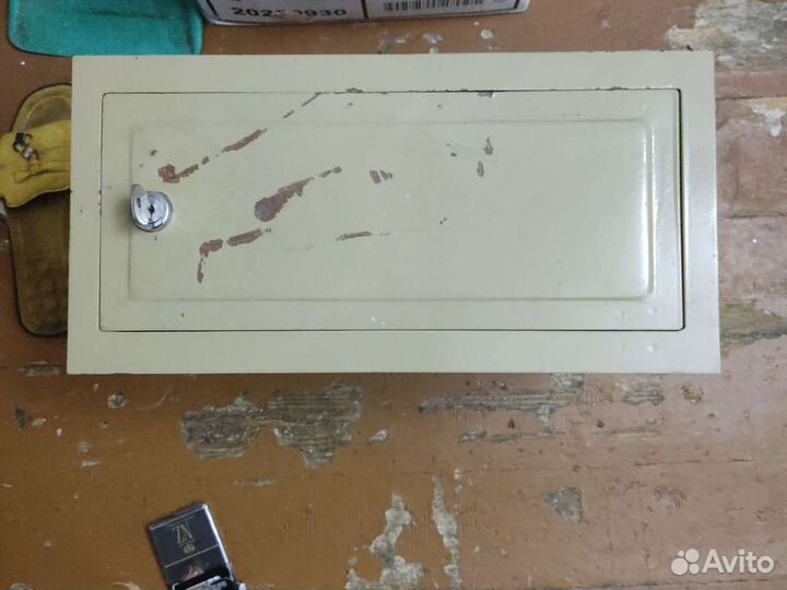 Сейф металлический