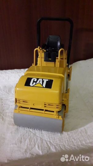 Машинка коллекционная Bruder асфальтоукладчик 2004