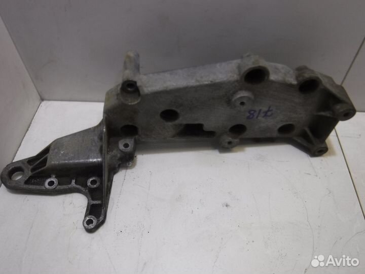 Кронштейн генератора Volvo S60 1