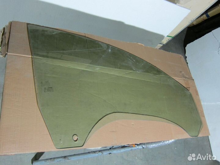 Стекло переднее правое Mercedes E C207 купе