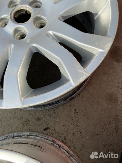 Продам комплект оригинальных дисков Land Rover