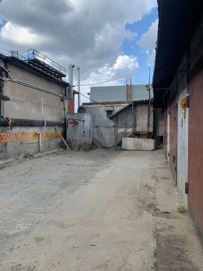 Гараж, > 30 м²