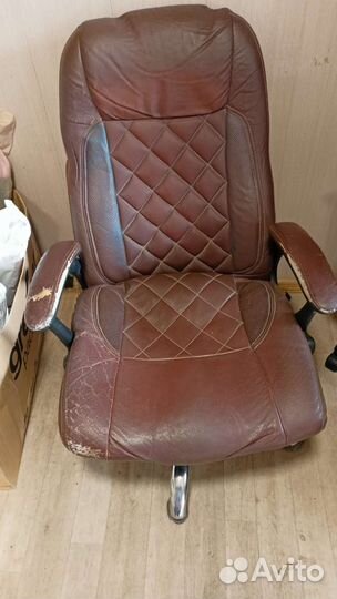 Кожанное кресло
