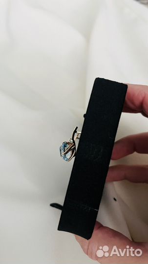 Золотые серьги с топазами 585