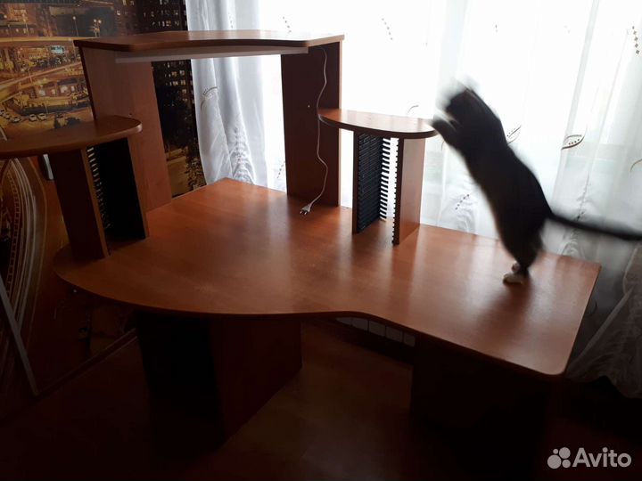 Компьютерный стол