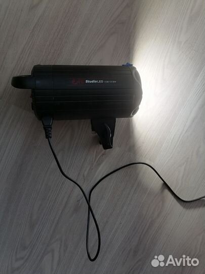 Осветитель студийный Falcon COB120