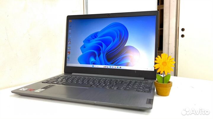 Ноутбук Lenovo для работы и учебы Full HD/SSD