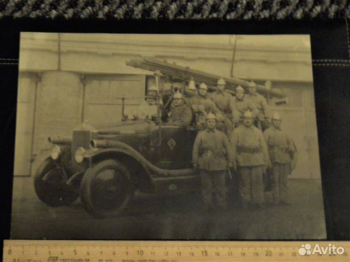 Старинная большая фотография пожарная машина