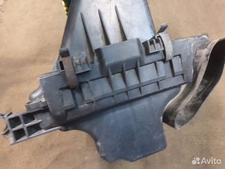 Корпус воздушного фильтра R Infiniti FX/QX70 S51