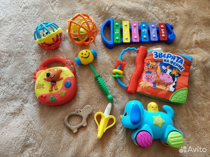 Развивающие игрушки для малышей пакетом от 0