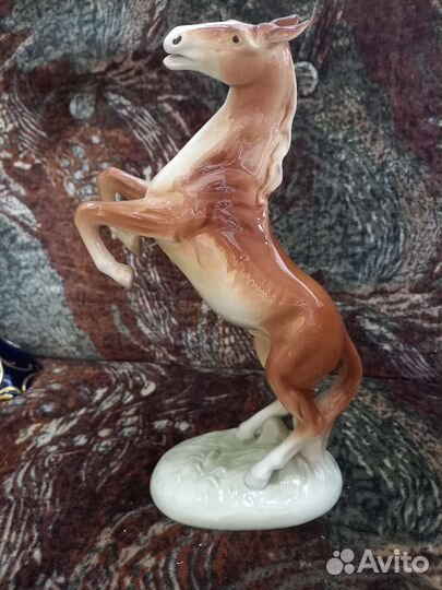 Статуэтка лошадь фарфор Роял Дукс Чехословакия
