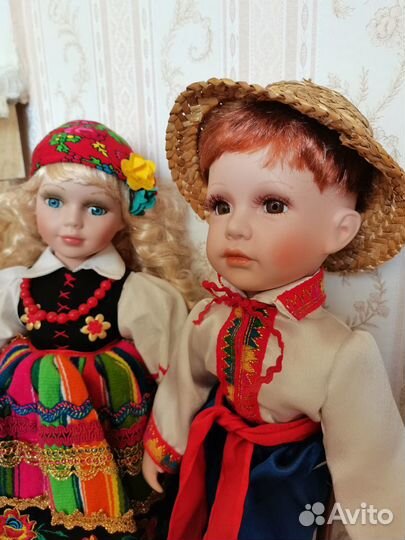 Фарфоровые куклы в национальных костюмах