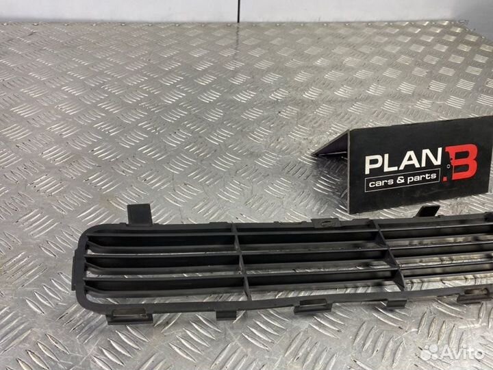 Решетка в бампер Toyota Avensis T250