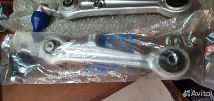 Новый Комплект рычагов передней подвески Audi, VW