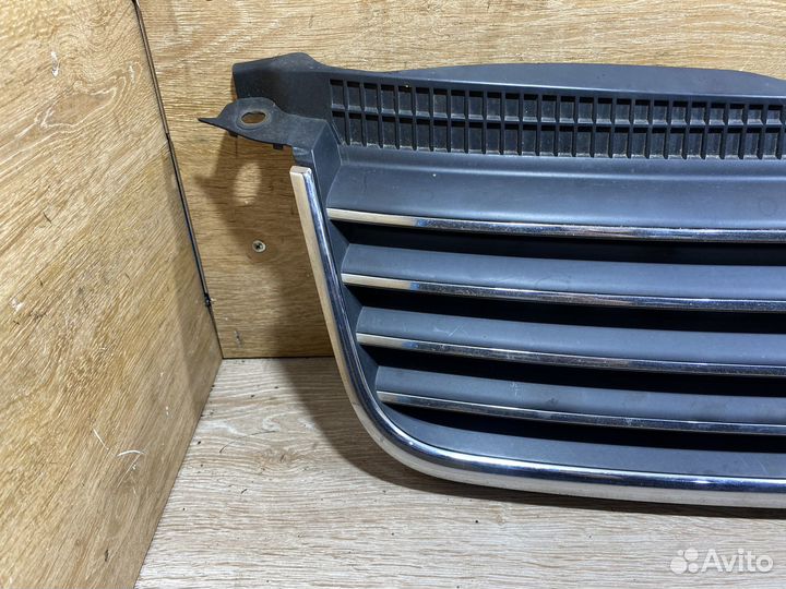 Решетка радиатора Volkswagen Passat B5+ Арт 130417