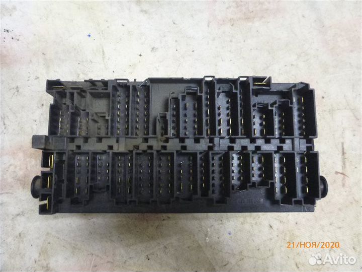 Блок предохранителей Volkswagen Passat B3 1988