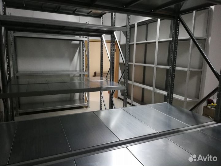 Среднегрузовые стелажи и полочные в наличии