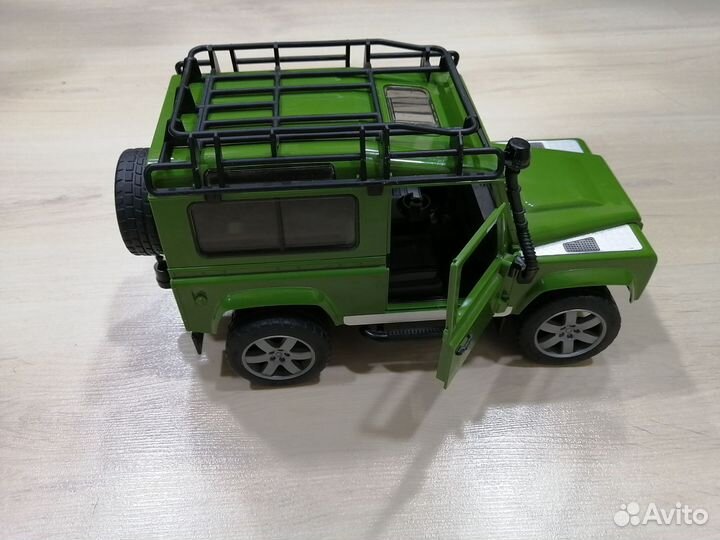 Bruder Внедорожник Land Rover с прицепом и лошадью