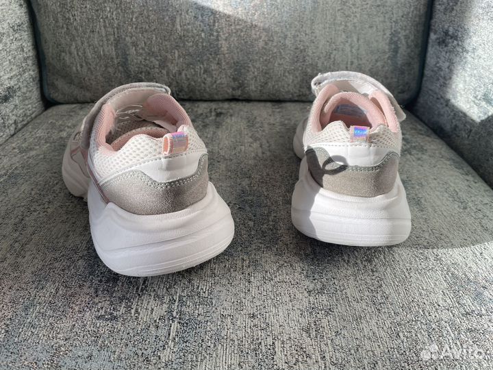 Кроссовки белые