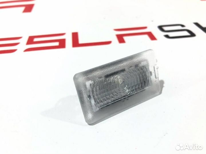 Фонарь подсветки салона Tesla Model X 2019