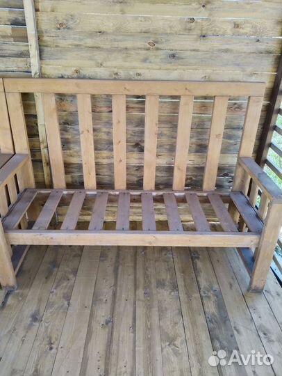 Скамья с пуфиками