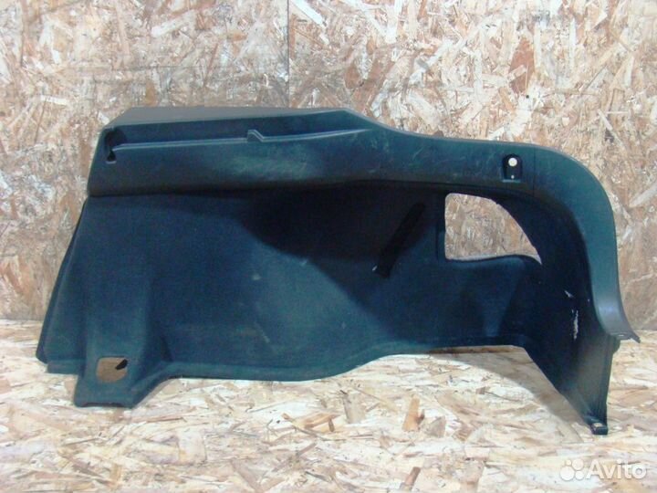 Toyota Avensis 2 Обшивка багажника правая хэтчбек