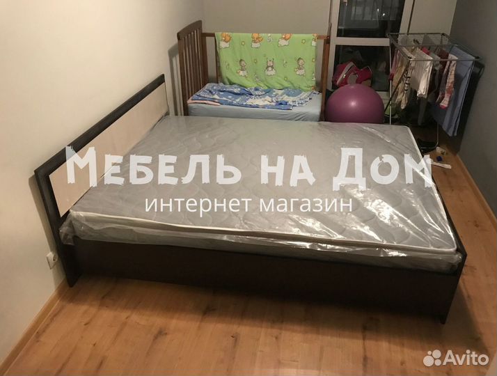 Кровать с матрасом