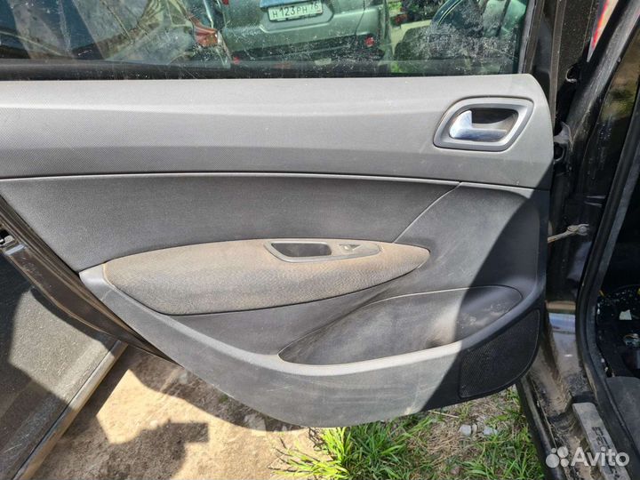 Обшивки дверей Peugeot 308