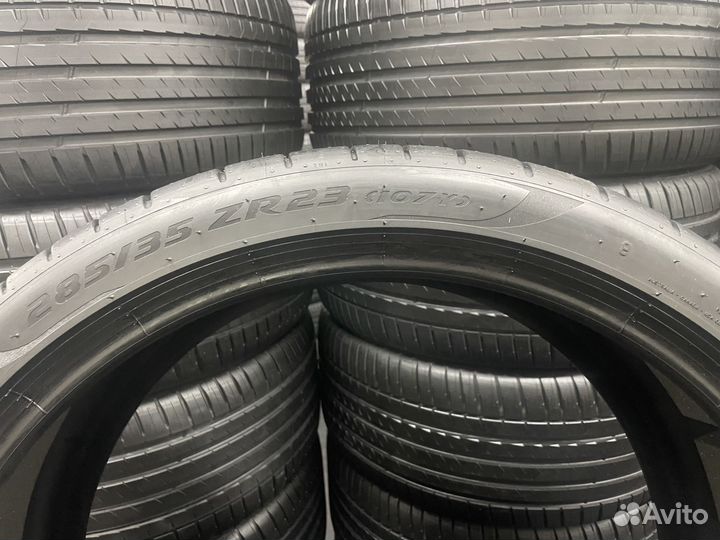 Pirelli P Zero PZ4 285/35 R23 и 325/30 R23 107Y