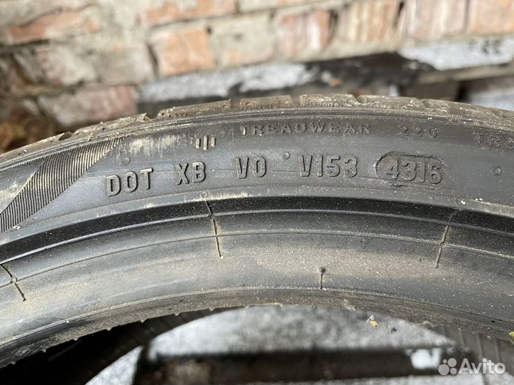 Pirelli P Zero 235/35 R19