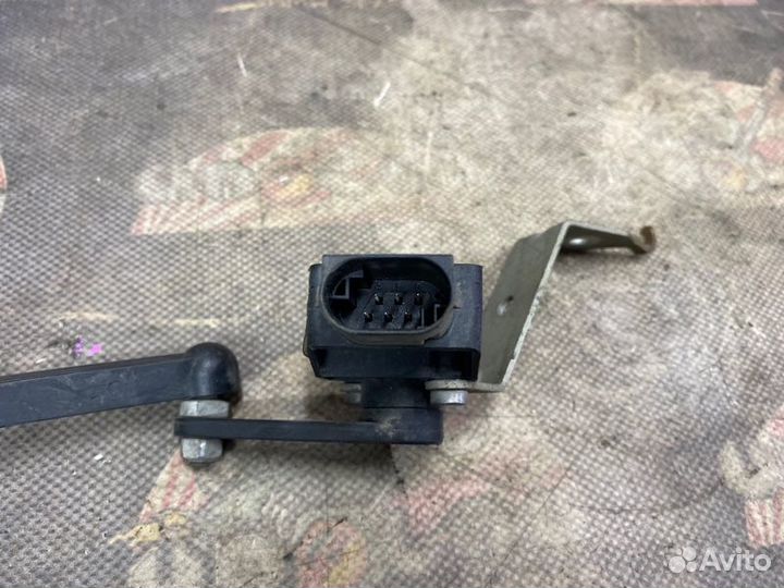 Датчик высоты дорожного просвета Bmw F30 седан