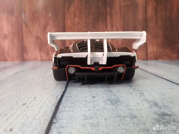 Модель коллекционная Lamborghini Essenza 1/24