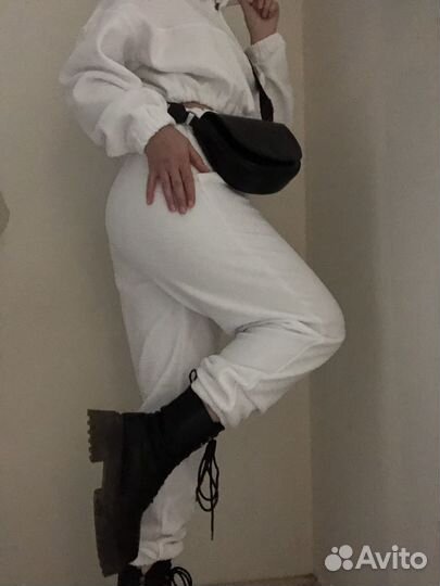 Женский спортивный костюм