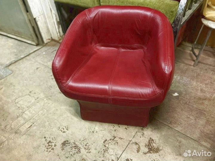 Кресло красное кожзам