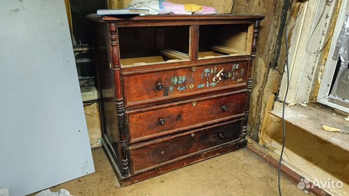 Старинный комод
