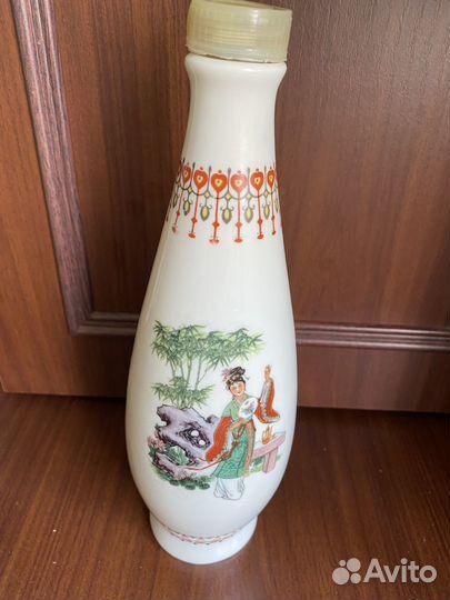 Бутылка фарфоровая японская